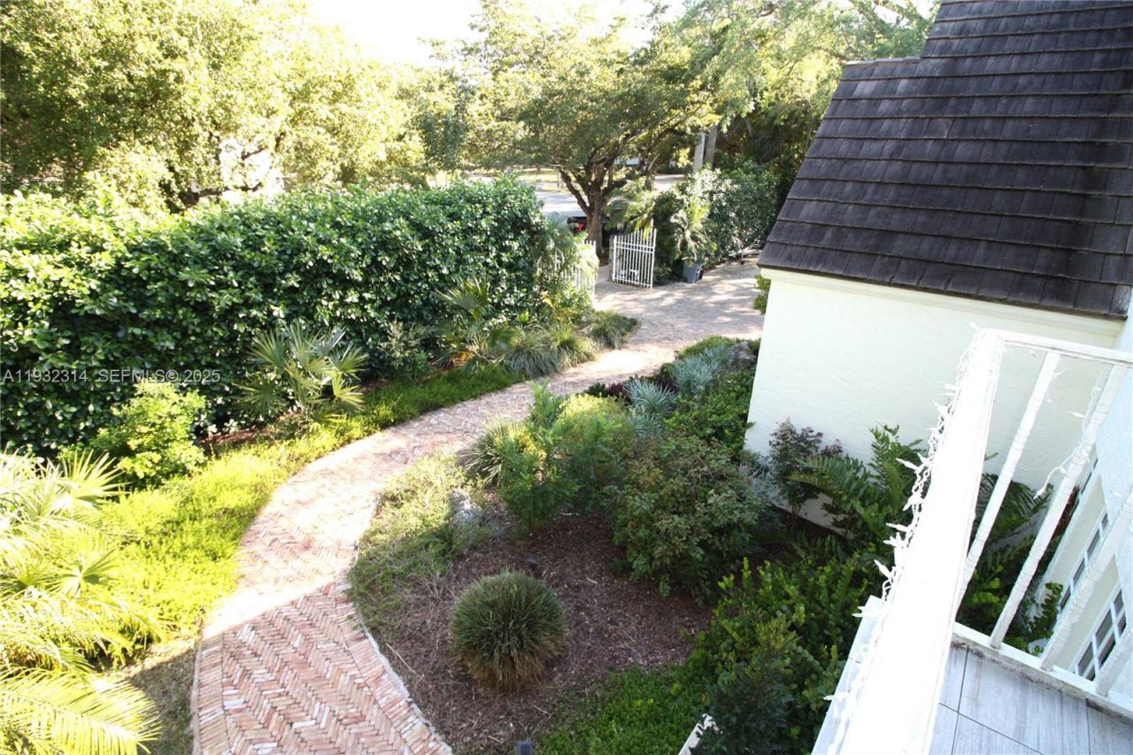 6750 Granada Blvd , Coral Gables, FL 33146 Photo