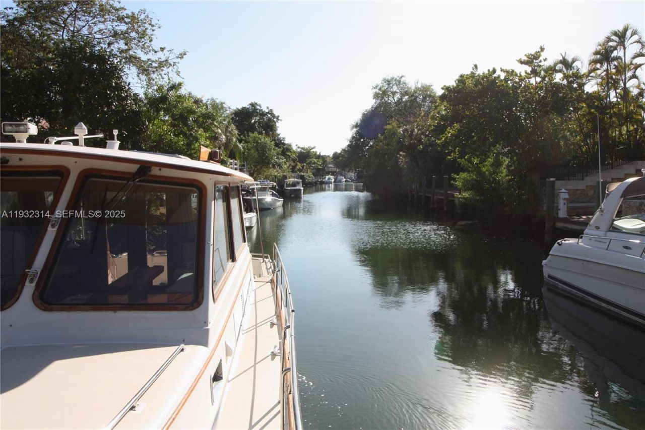 6750 Granada Blvd , Coral Gables, FL 33146 Photo