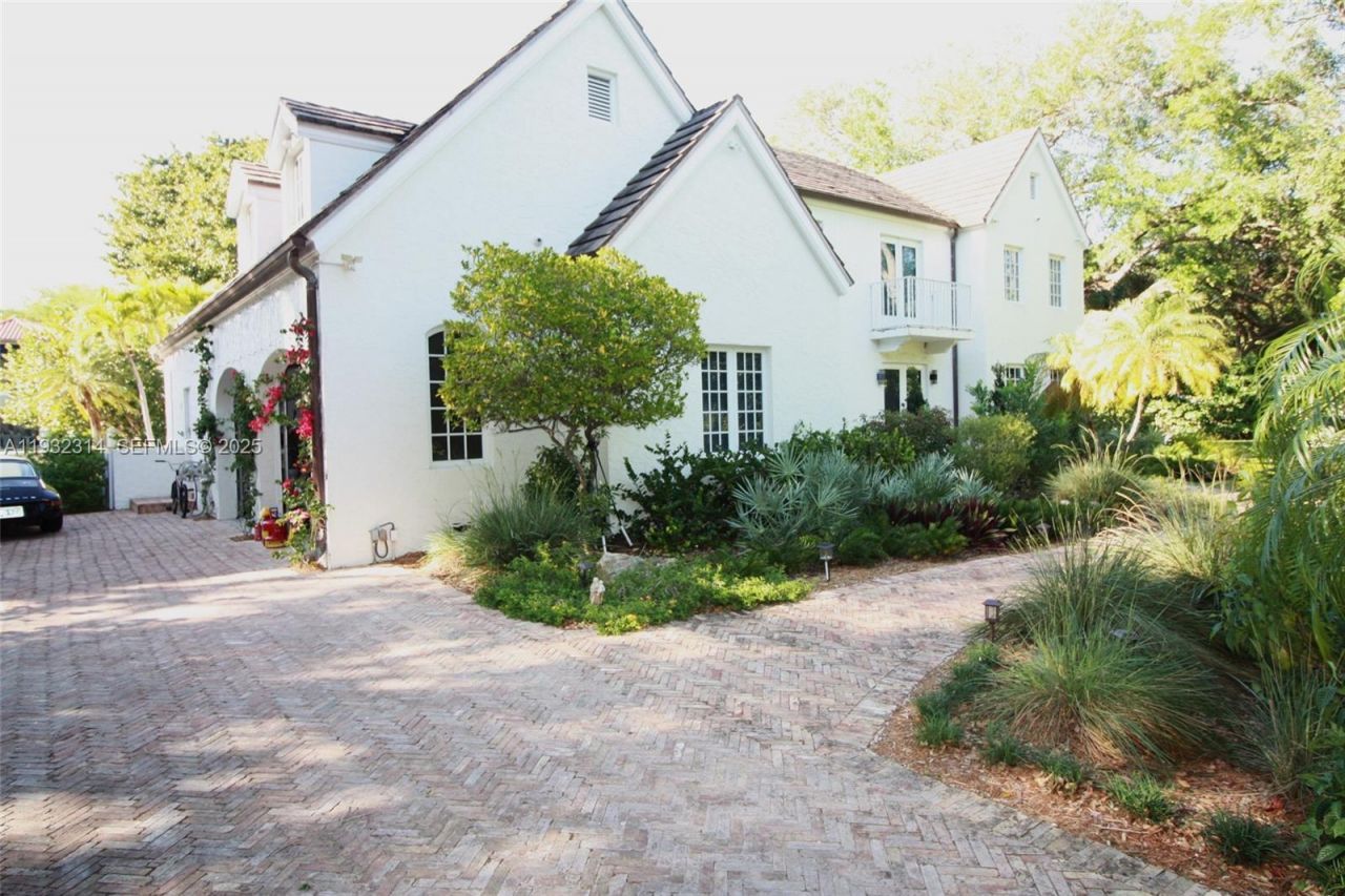 6750 Granada Blvd , Coral Gables, FL 33146 Photo