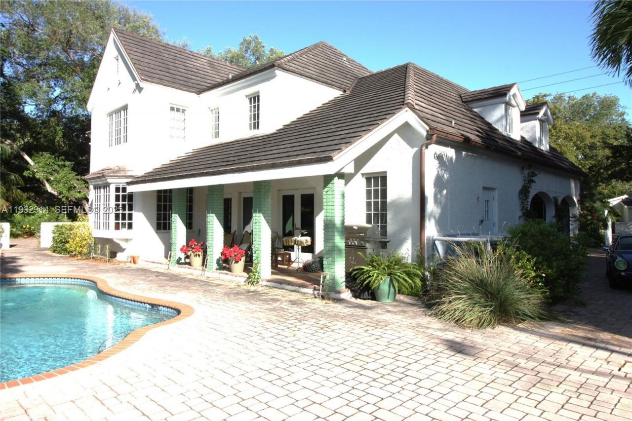 6750 Granada Blvd , Coral Gables, FL 33146 Photo