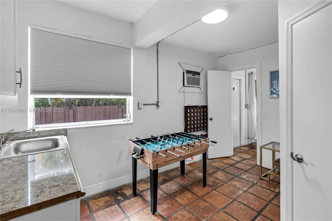 427 NE 107th St, Unit 1, Miami, FL 33161 Photo