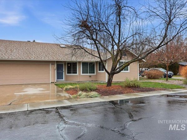 880 N Bell Ln, Boise, ID 83703