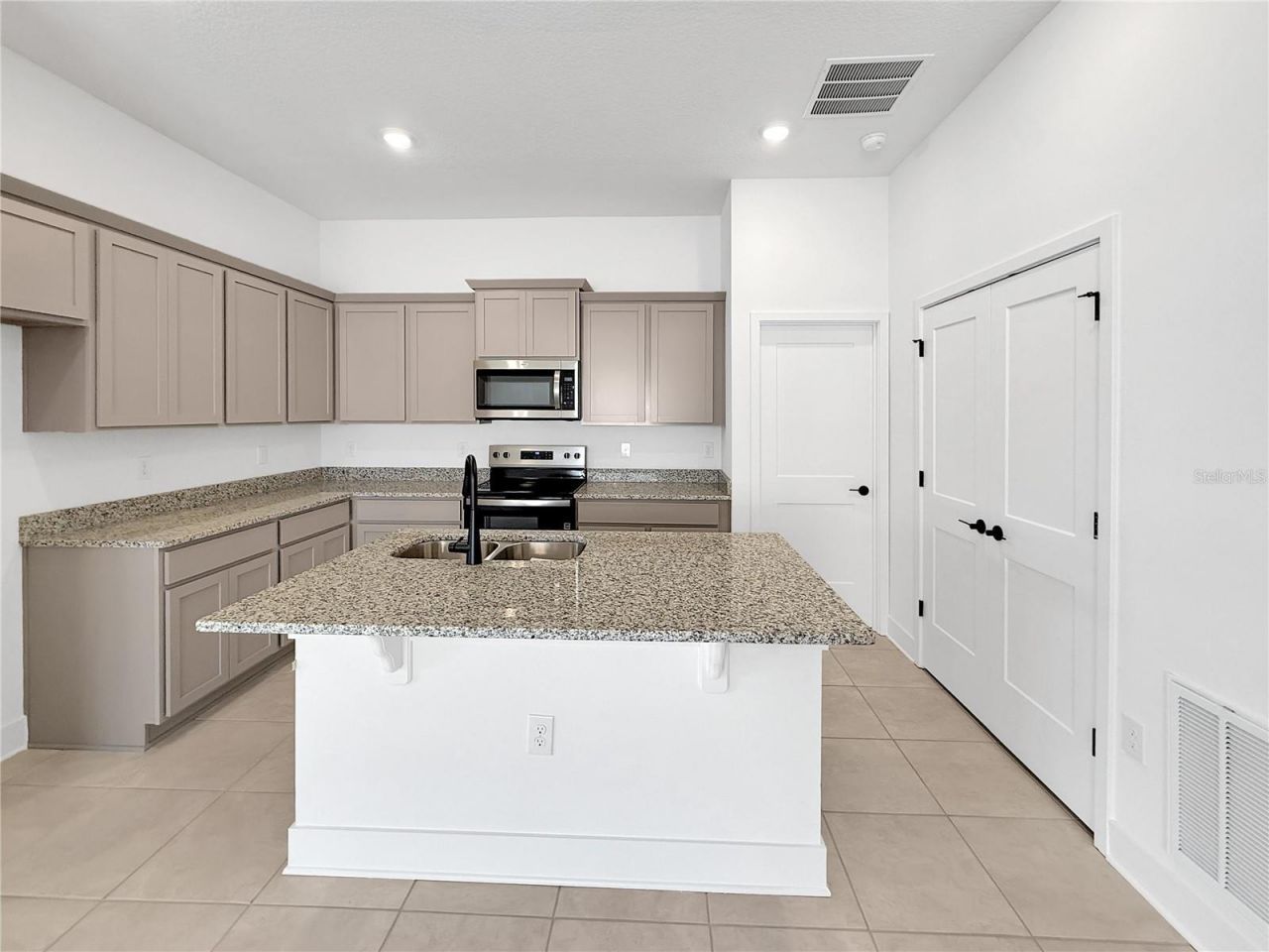 1650 Ann Rose Way, Leesburg, FL 34748 Photo