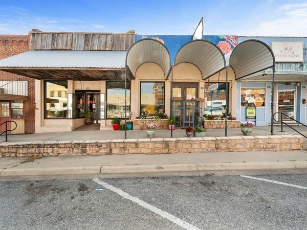 133 N Texas Prices Street , De Leon, TX 76444