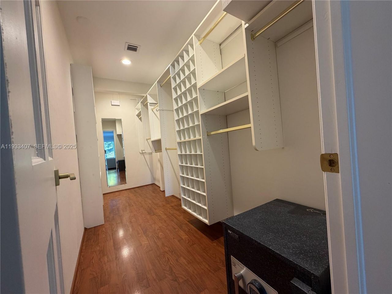 5371 N Bay Rd , Miami Beach, FL 33140 Photo