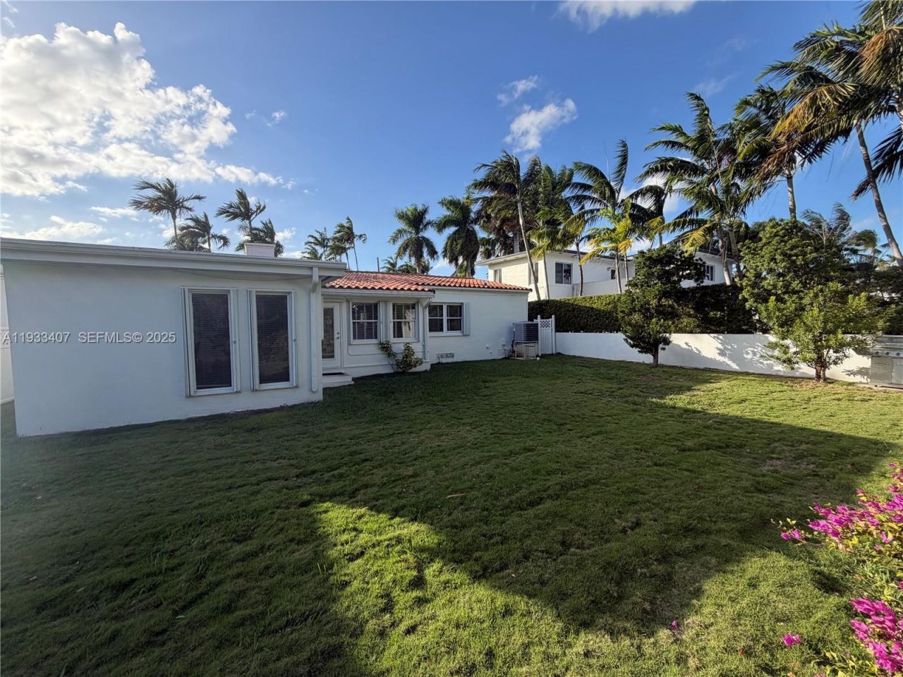 5371 N Bay Rd , Miami Beach, FL 33140 Photo