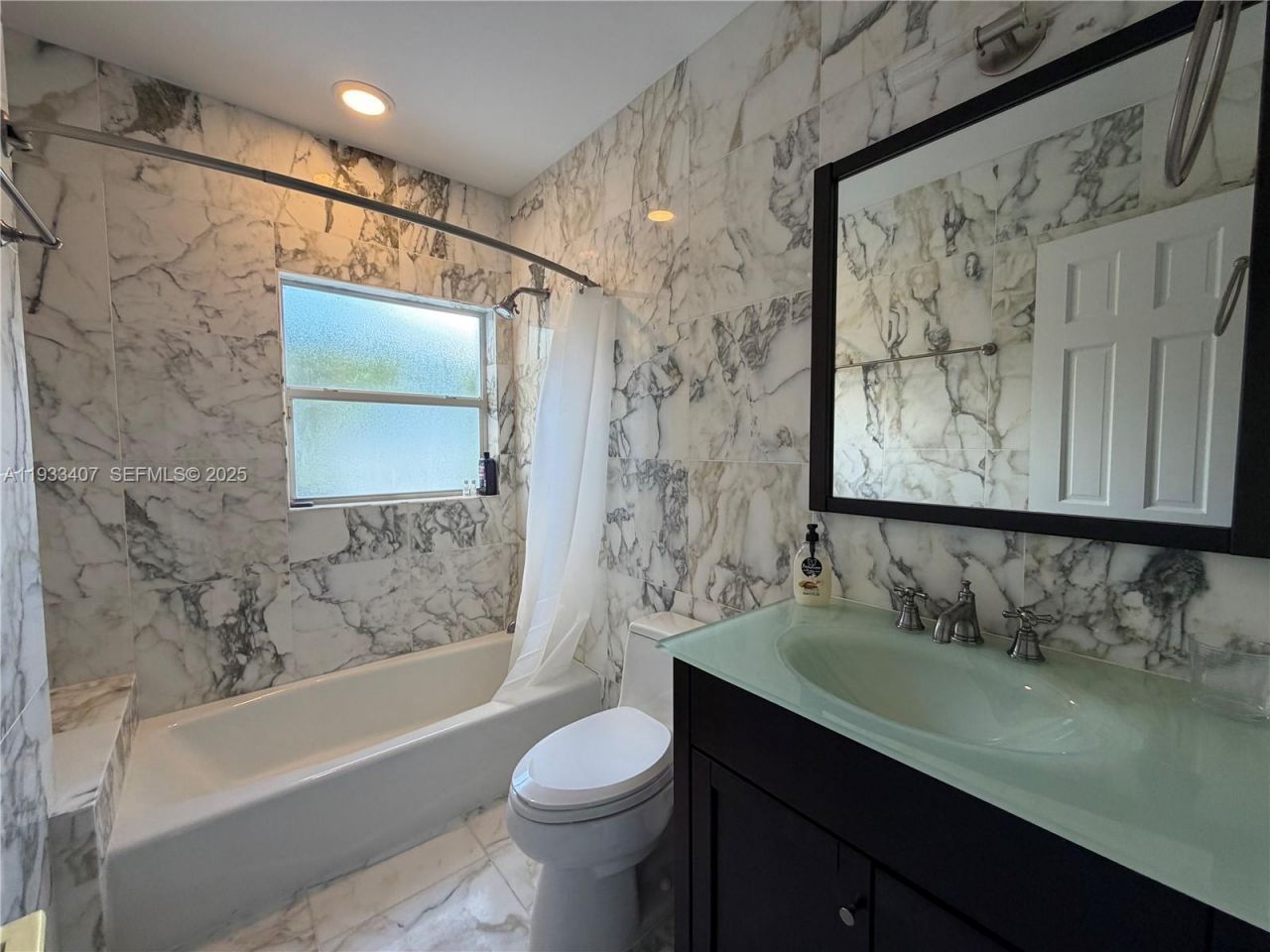 5371 N Bay Rd , Miami Beach, FL 33140 Photo