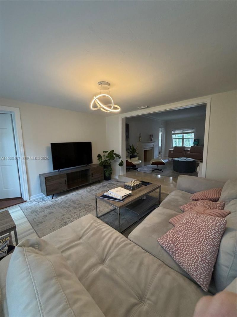 5371 N Bay Rd , Miami Beach, FL 33140 Photo