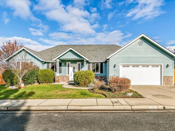 142 Whispering Drive, Grants Pass, OR 97527