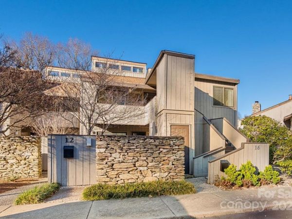 16 Lakemoor Lane, Hendersonville, NC 28739