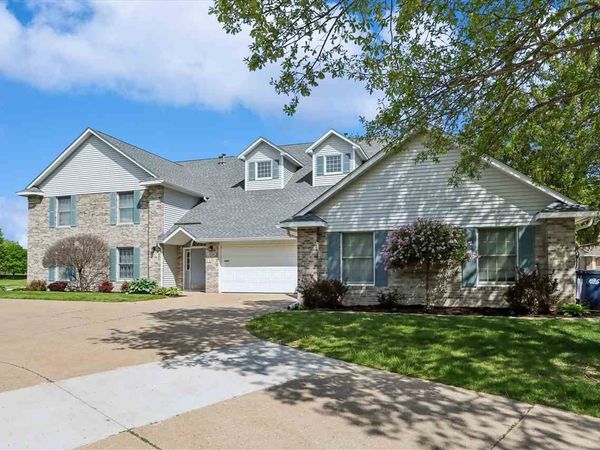 2305 Willowbrooke Lane, Iowa City, IA 52246