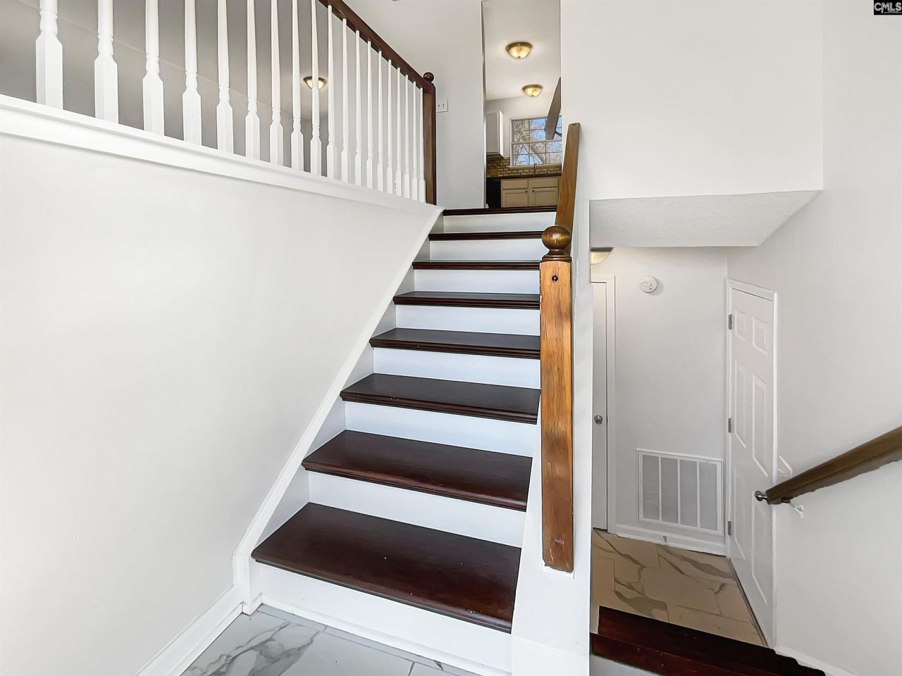 316 Oakbrook Village Road Photo 18