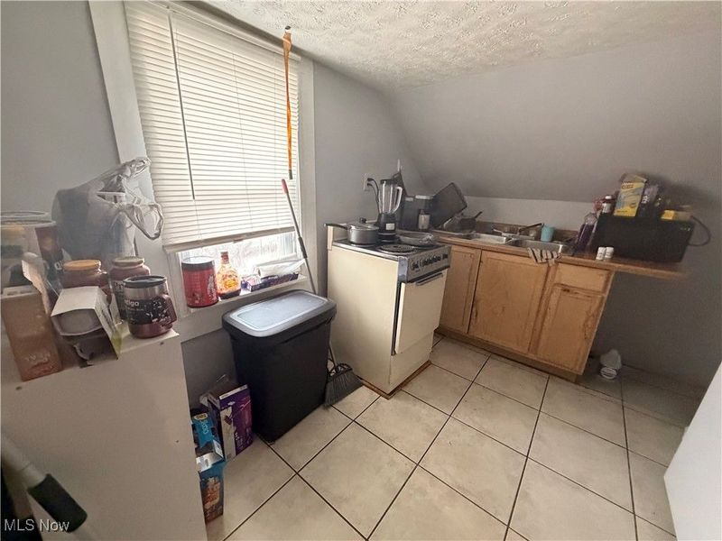 9521 Mount Auburn Avenue, Cleveland, OH 44104 Photo 38