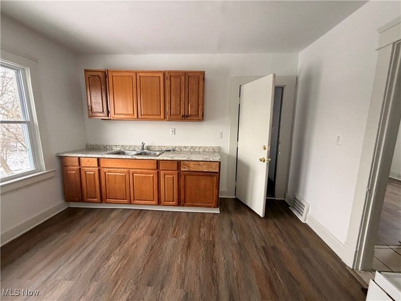 9521 Mount Auburn Avenue, Cleveland, OH 44104 Photo 5