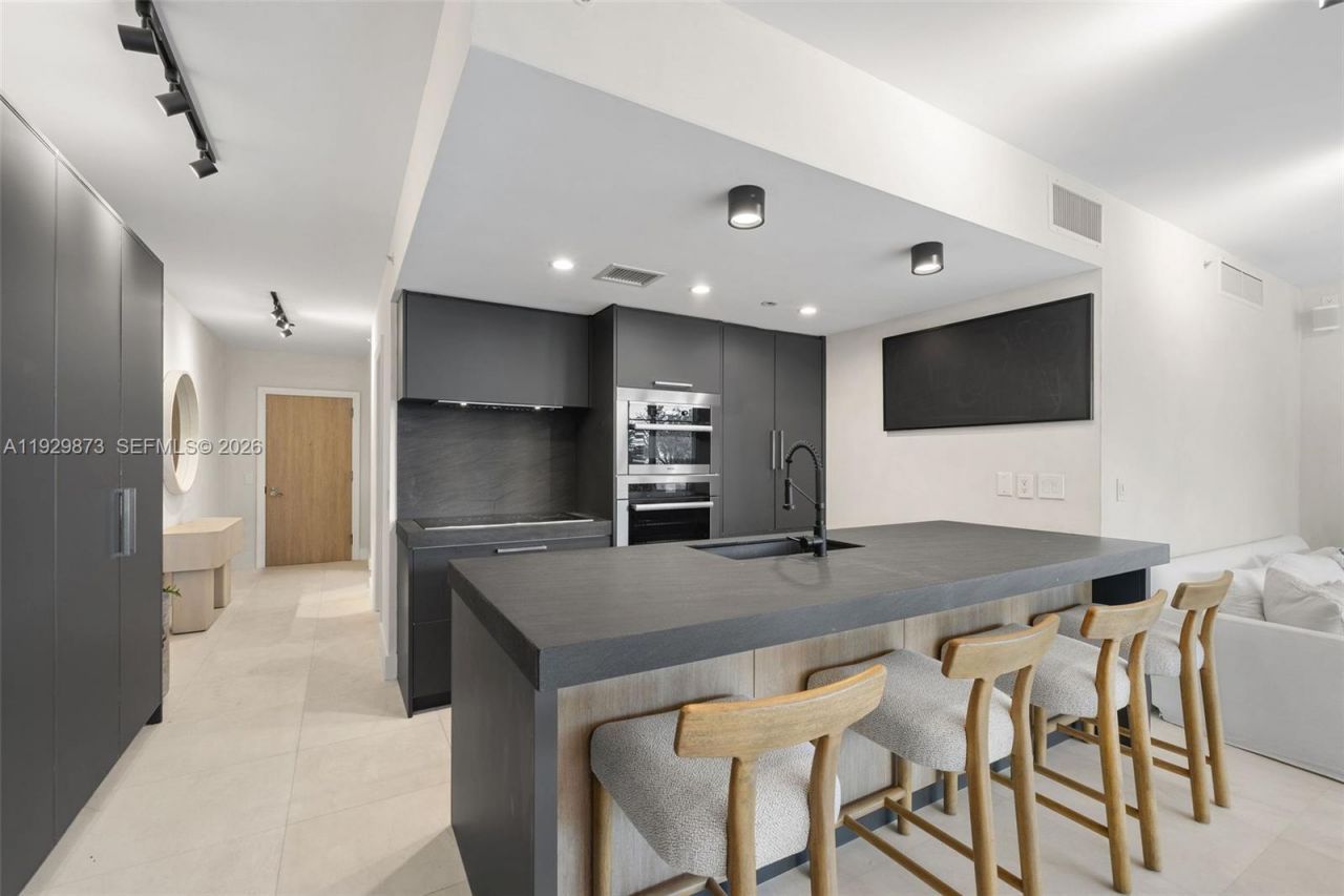 5875 Collins Ave, Unit 501, Miami Beach, FL 33140 Photo