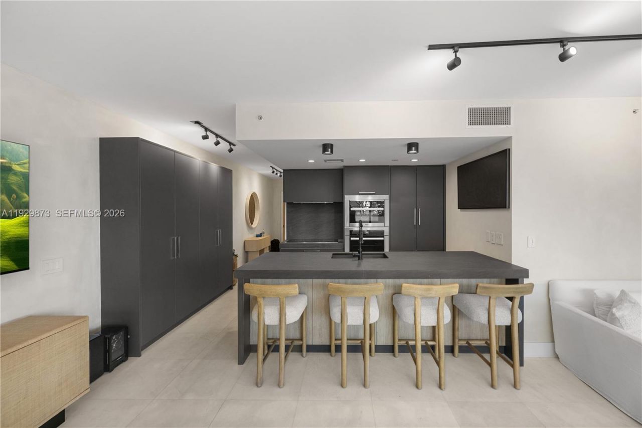 5875 Collins Ave, Unit 501, Miami Beach, FL 33140 Photo