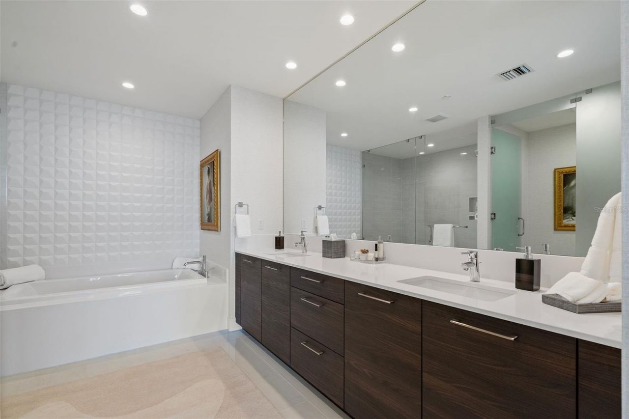 301 1st Street S, Unit 2603, Saint Petersburg, FL 33701 Photo