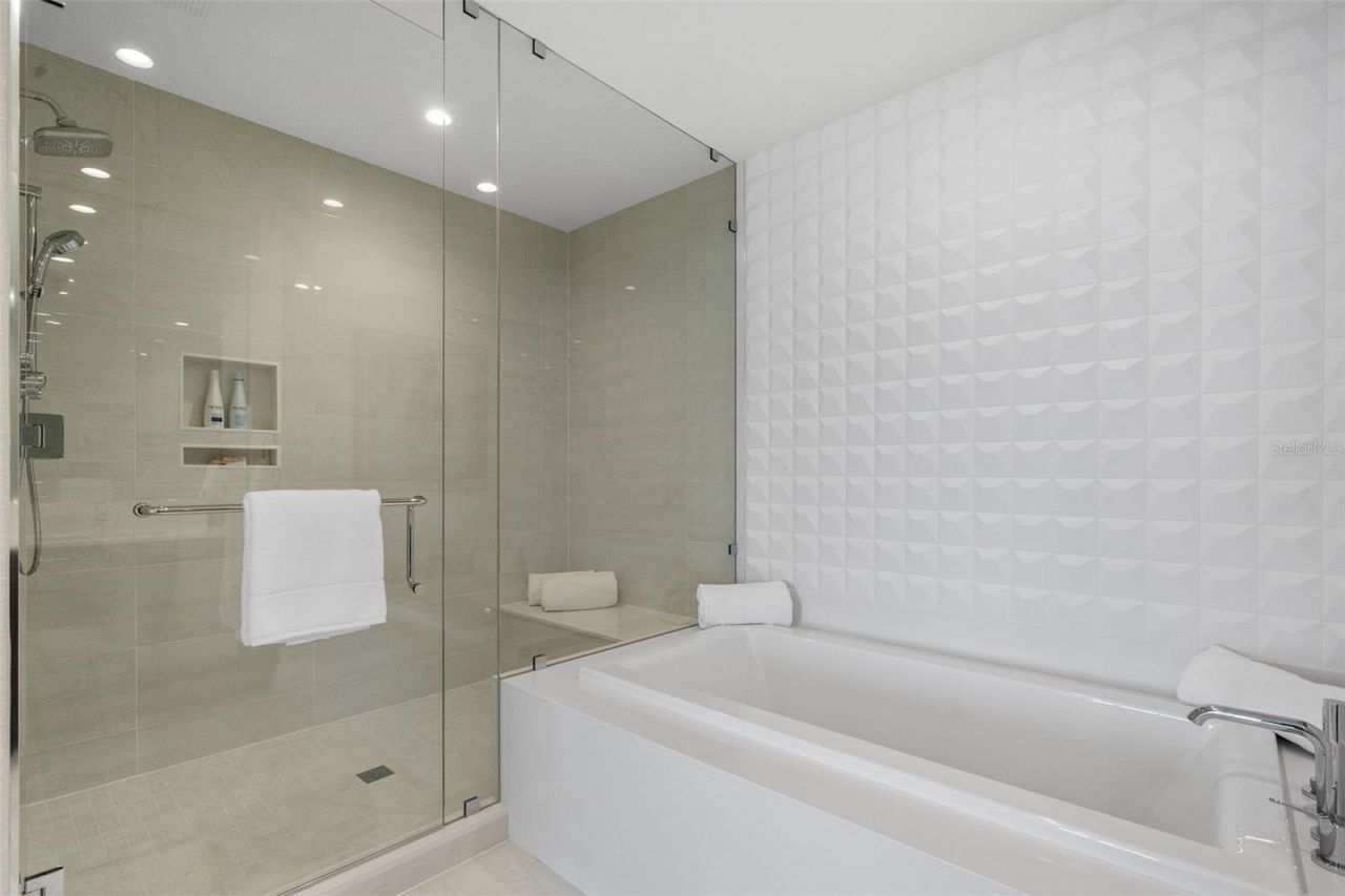 301 1st Street S, Unit 2603, Saint Petersburg, FL 33701 Photo