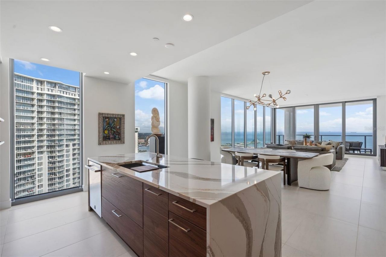 301 1st Street S, Unit 2603, Saint Petersburg, FL 33701 Photo