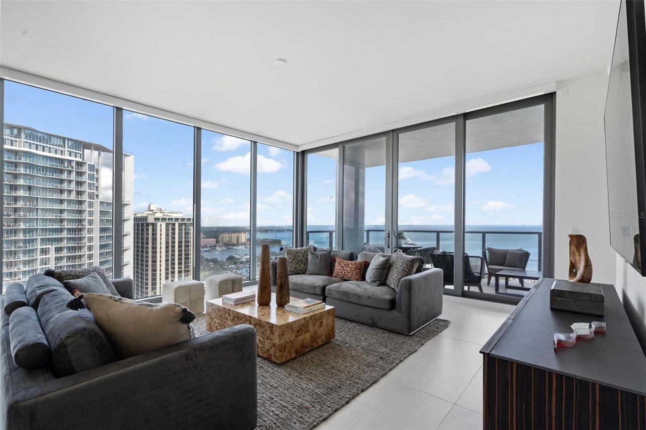 301 1st Street S, Unit 2603, Saint Petersburg, FL 33701 Photo