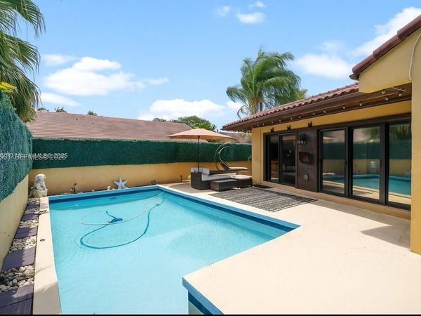 1030 NE 202nd Ter, Miami, FL 33179