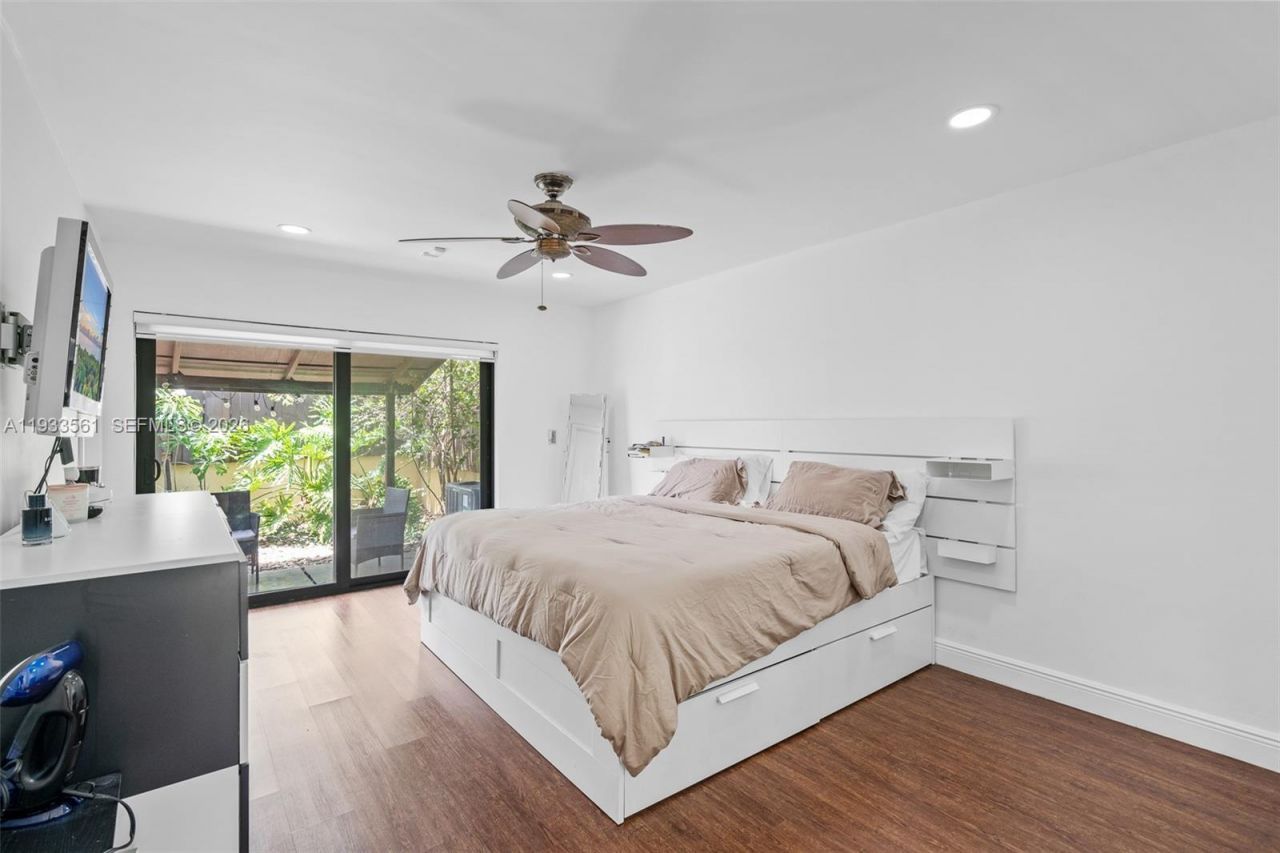 1030 NE 202nd Ter, Miami, FL 33179 Photo