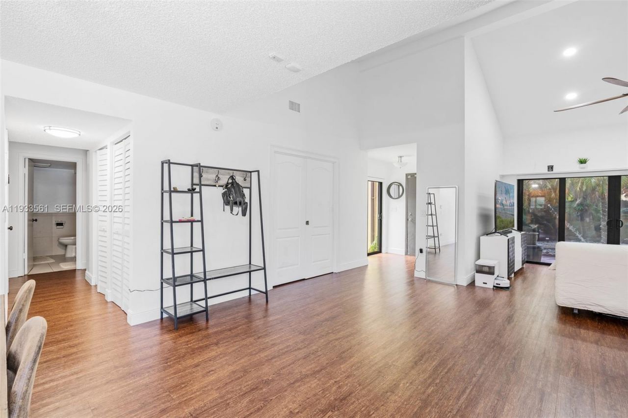 1030 NE 202nd Ter, Miami, FL 33179 Photo