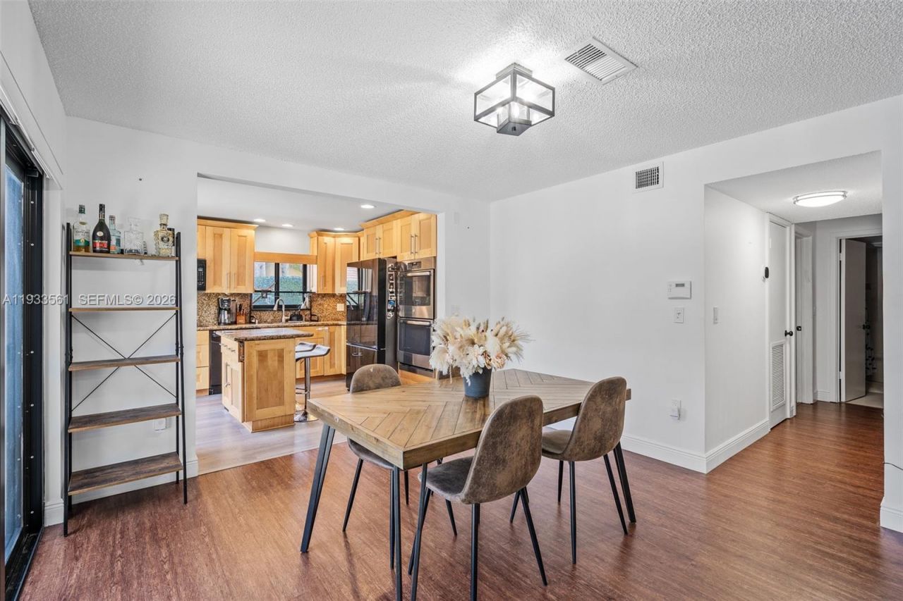 1030 NE 202nd Ter, Miami, FL 33179 Photo