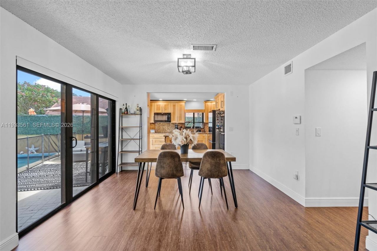 1030 NE 202nd Ter, Miami, FL 33179 Photo