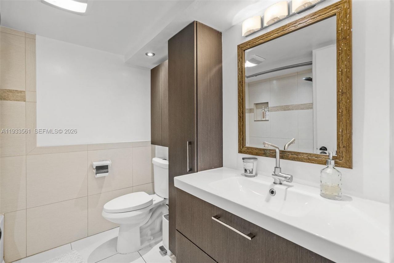 1030 NE 202nd Ter, Miami, FL 33179 Photo