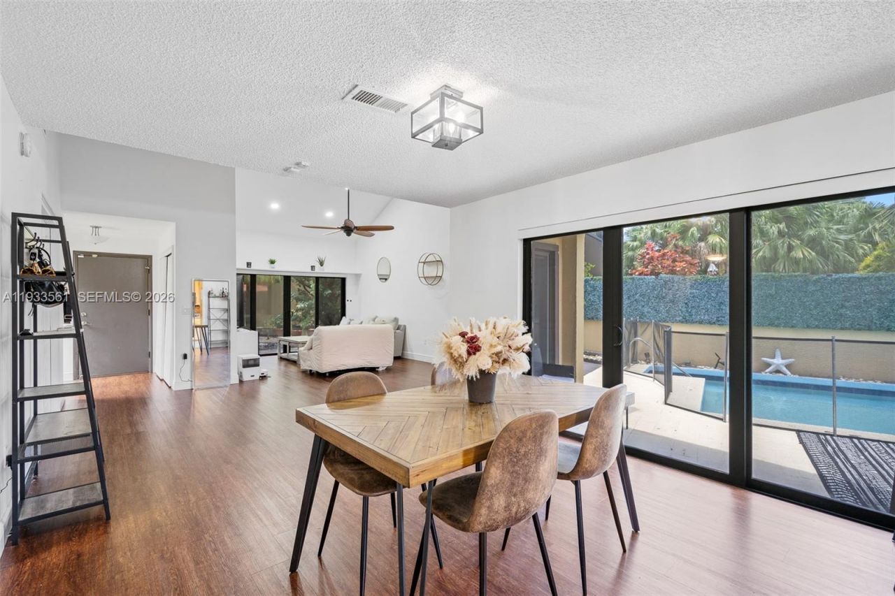 1030 NE 202nd Ter, Miami, FL 33179 Photo