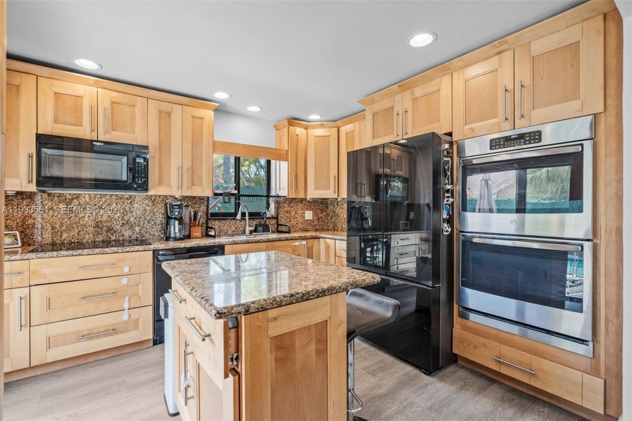 1030 NE 202nd Ter, Miami, FL 33179 Photo