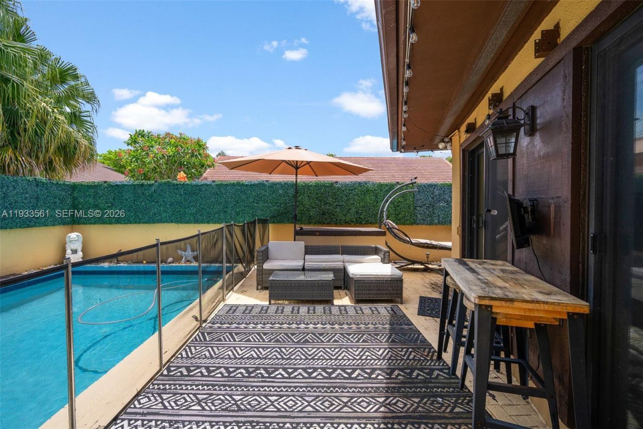 1030 NE 202nd Ter, Miami, FL 33179 Photo