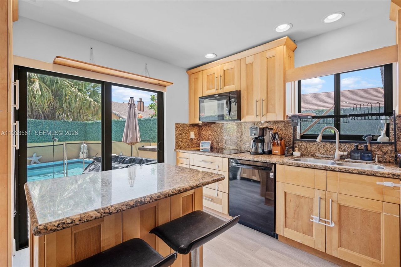 1030 NE 202nd Ter, Miami, FL 33179 Photo