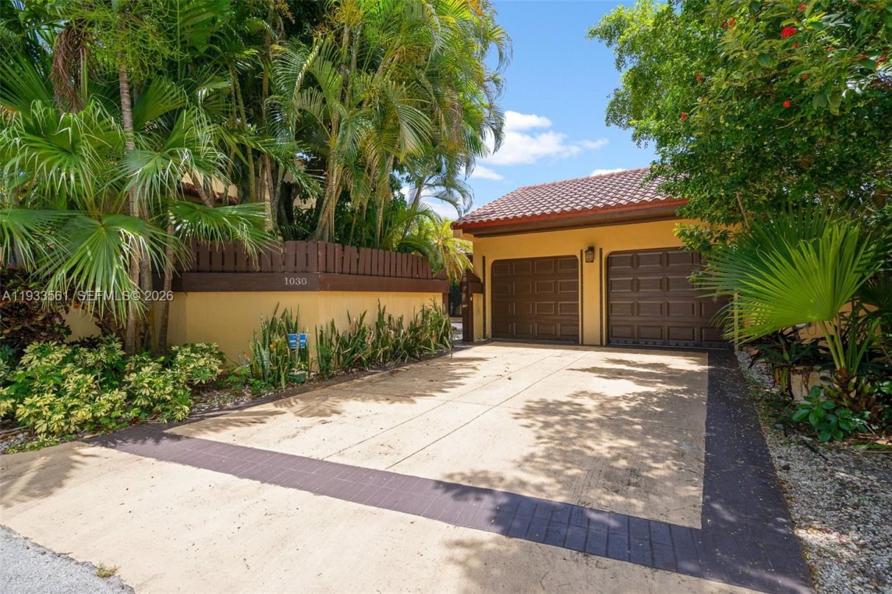 1030 NE 202nd Ter, Miami, FL 33179 Photo