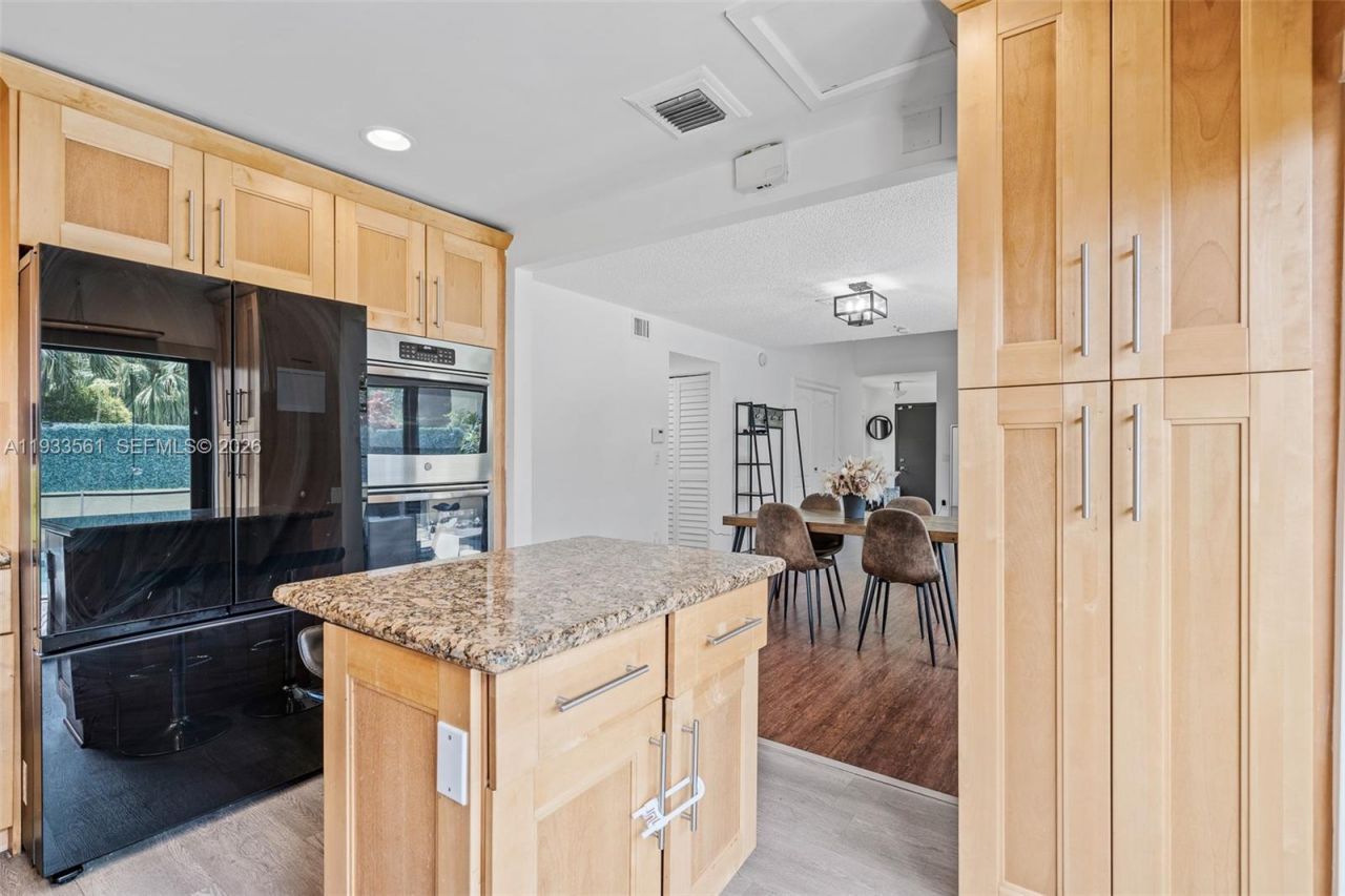 1030 NE 202nd Ter, Miami, FL 33179 Photo