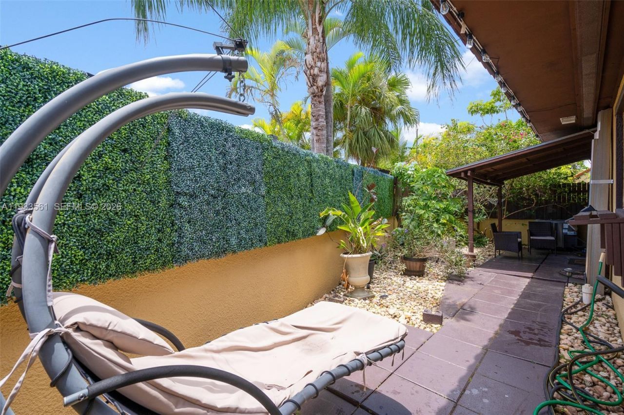 1030 NE 202nd Ter, Miami, FL 33179 Photo