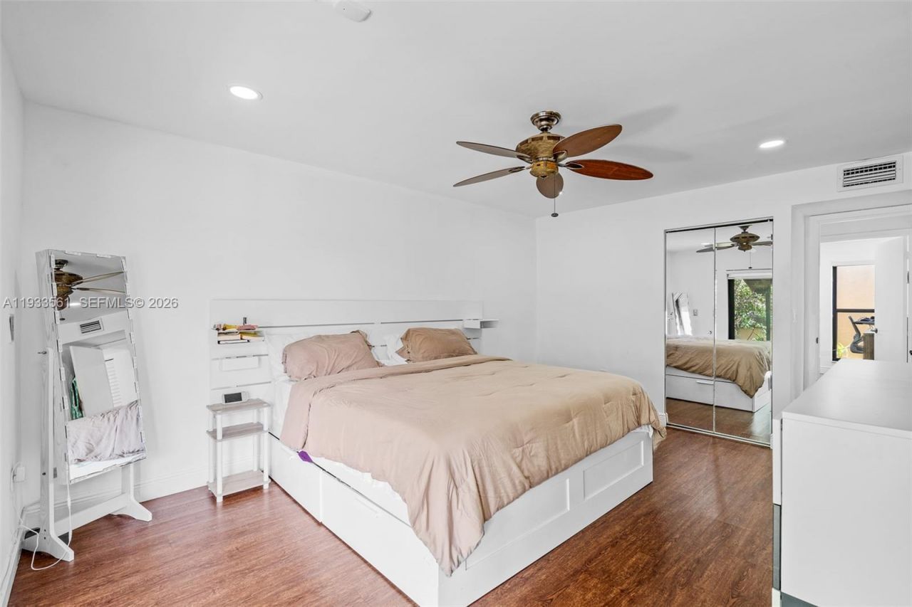 1030 NE 202nd Ter, Miami, FL 33179 Photo