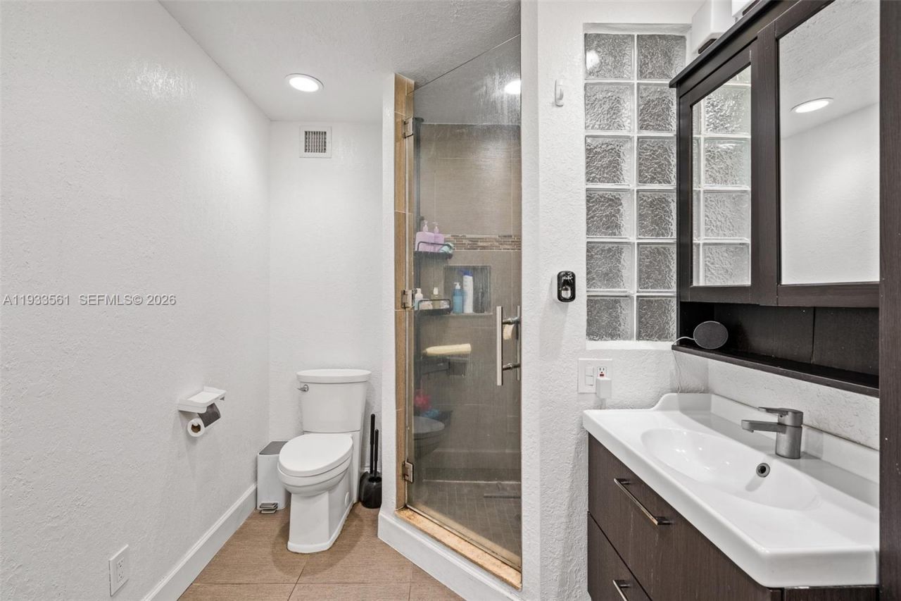 1030 NE 202nd Ter, Miami, FL 33179 Photo