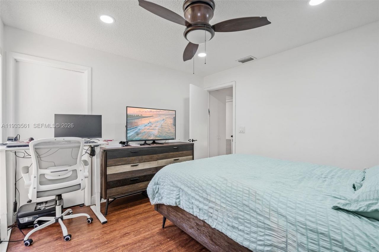 1030 NE 202nd Ter, Miami, FL 33179 Photo