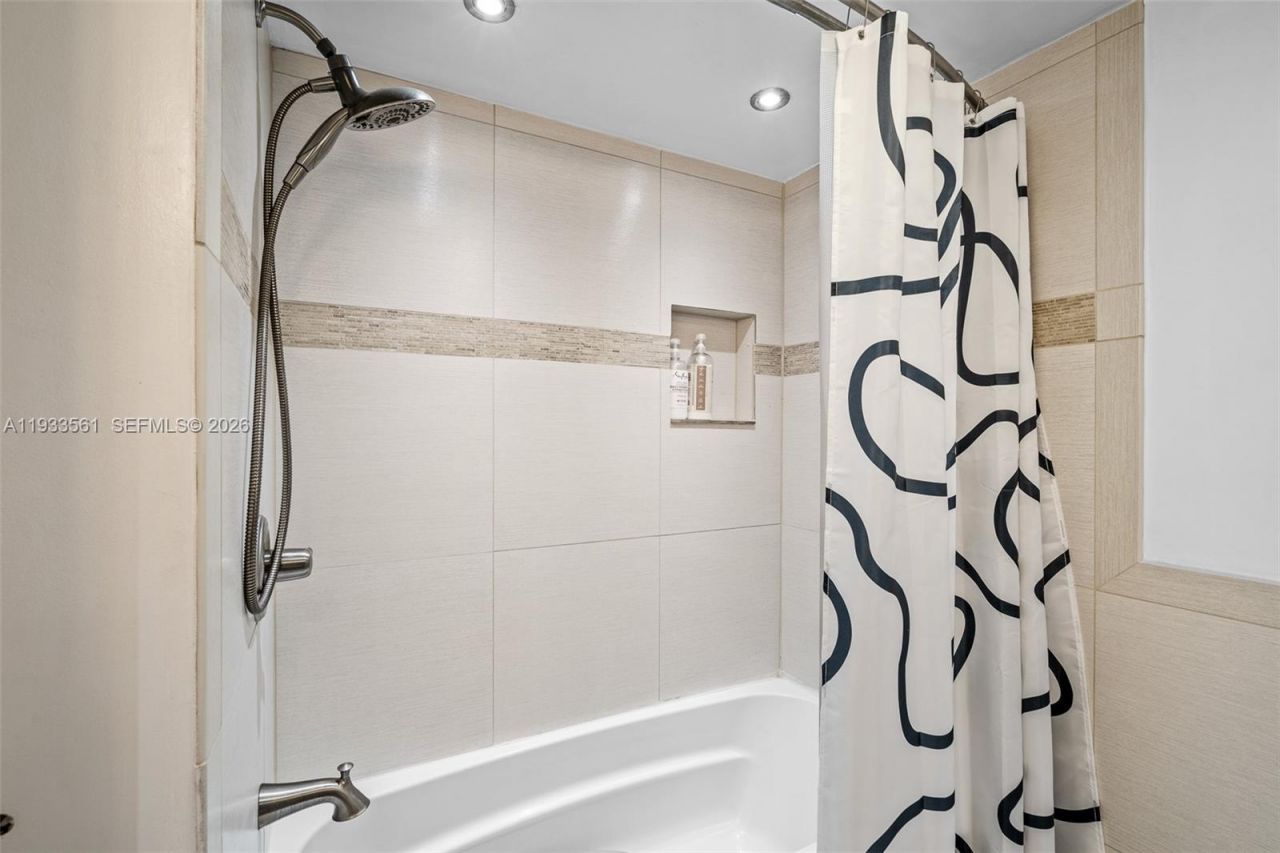 1030 NE 202nd Ter, Miami, FL 33179 Photo