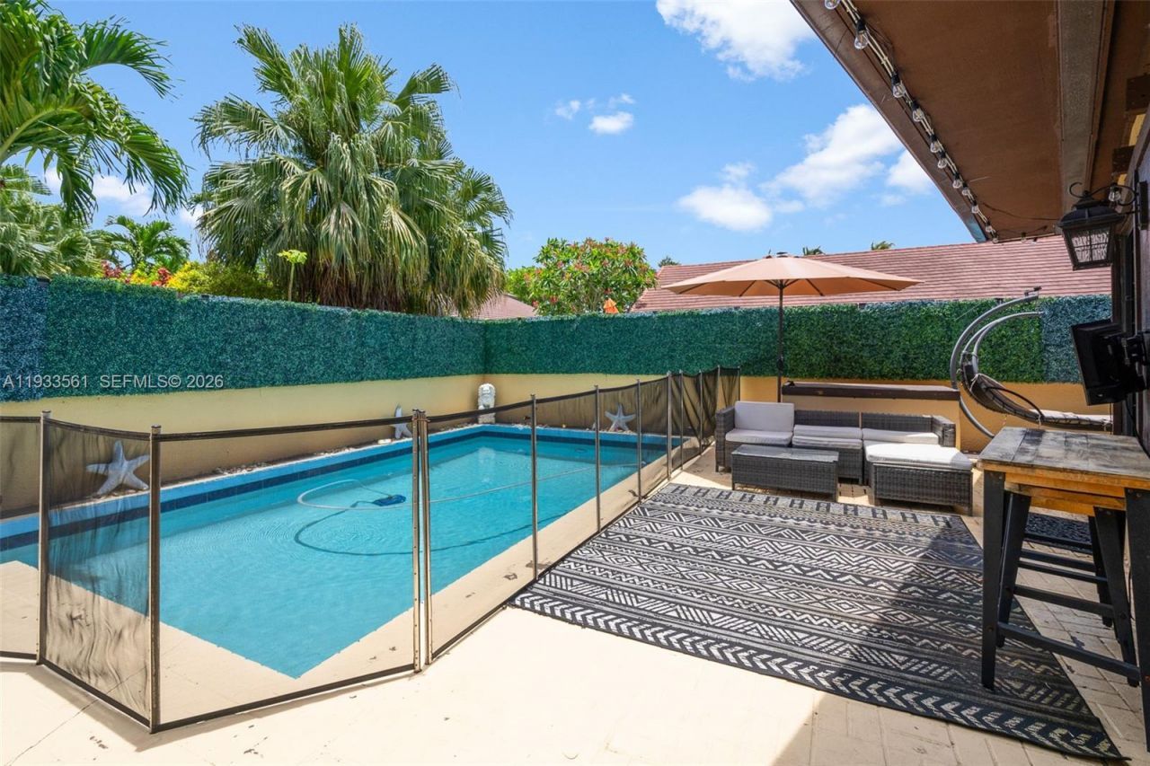 1030 NE 202nd Ter, Miami, FL 33179 Photo