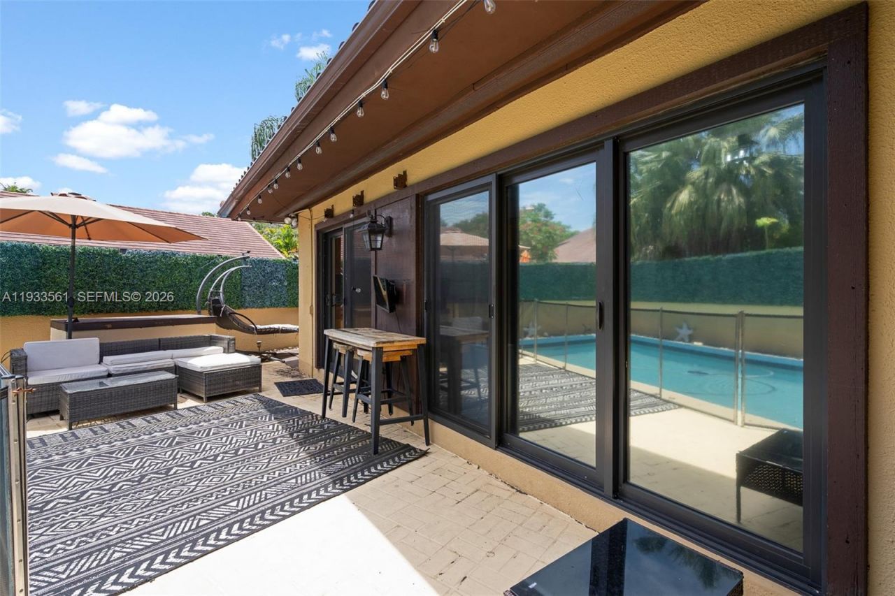 1030 NE 202nd Ter, Miami, FL 33179 Photo