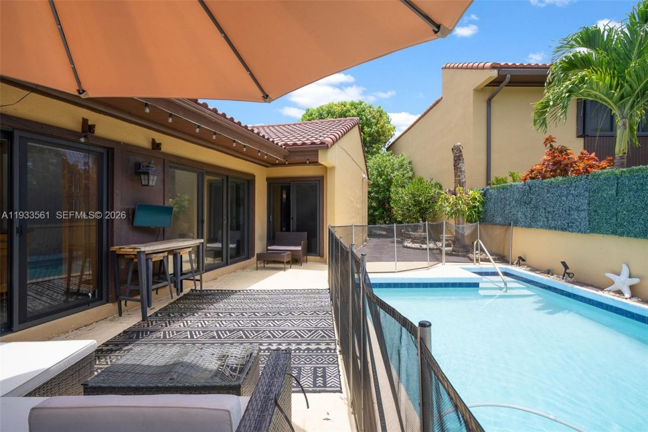 1030 NE 202nd Ter, Miami, FL 33179 Photo