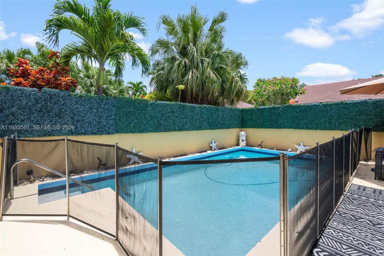 1030 NE 202nd Ter, Miami, FL 33179 Photo