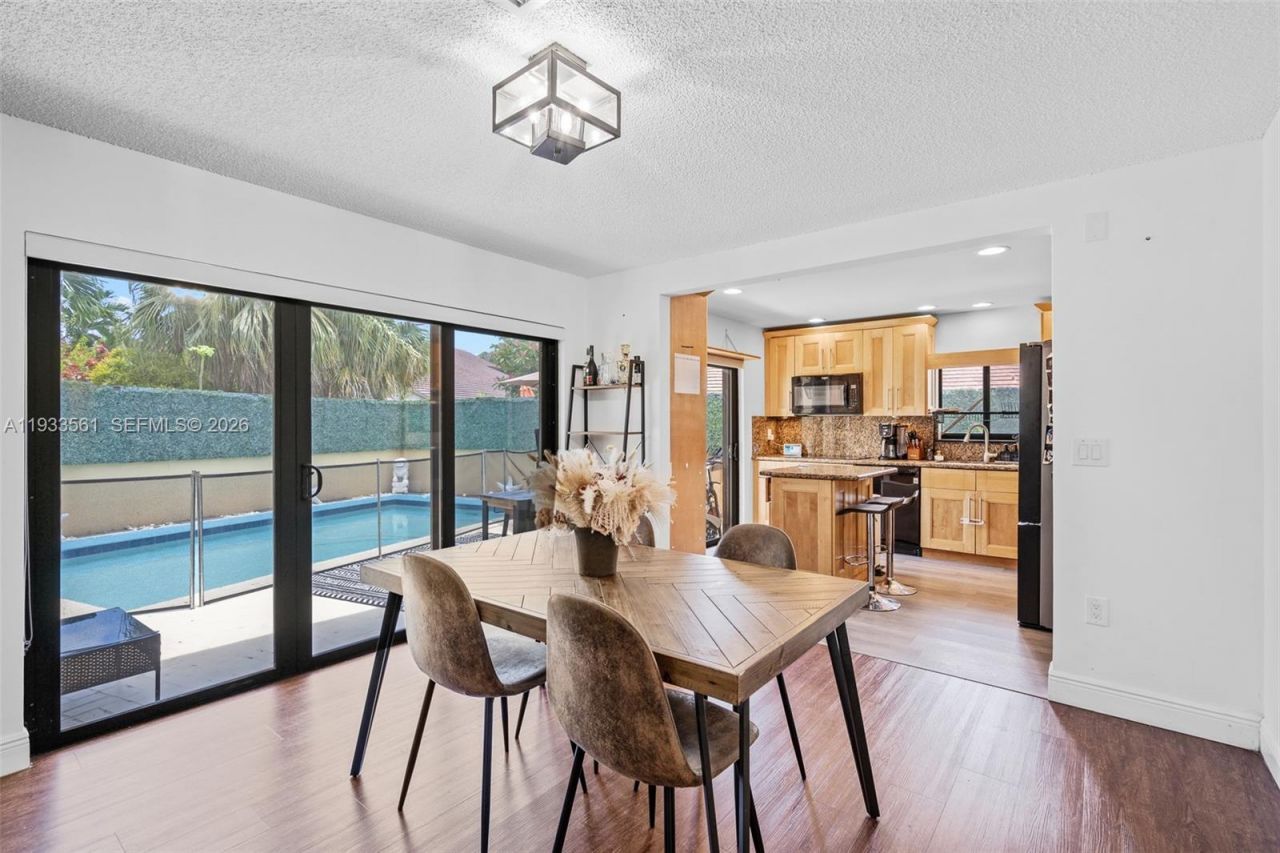 1030 NE 202nd Ter, Miami, FL 33179 Photo