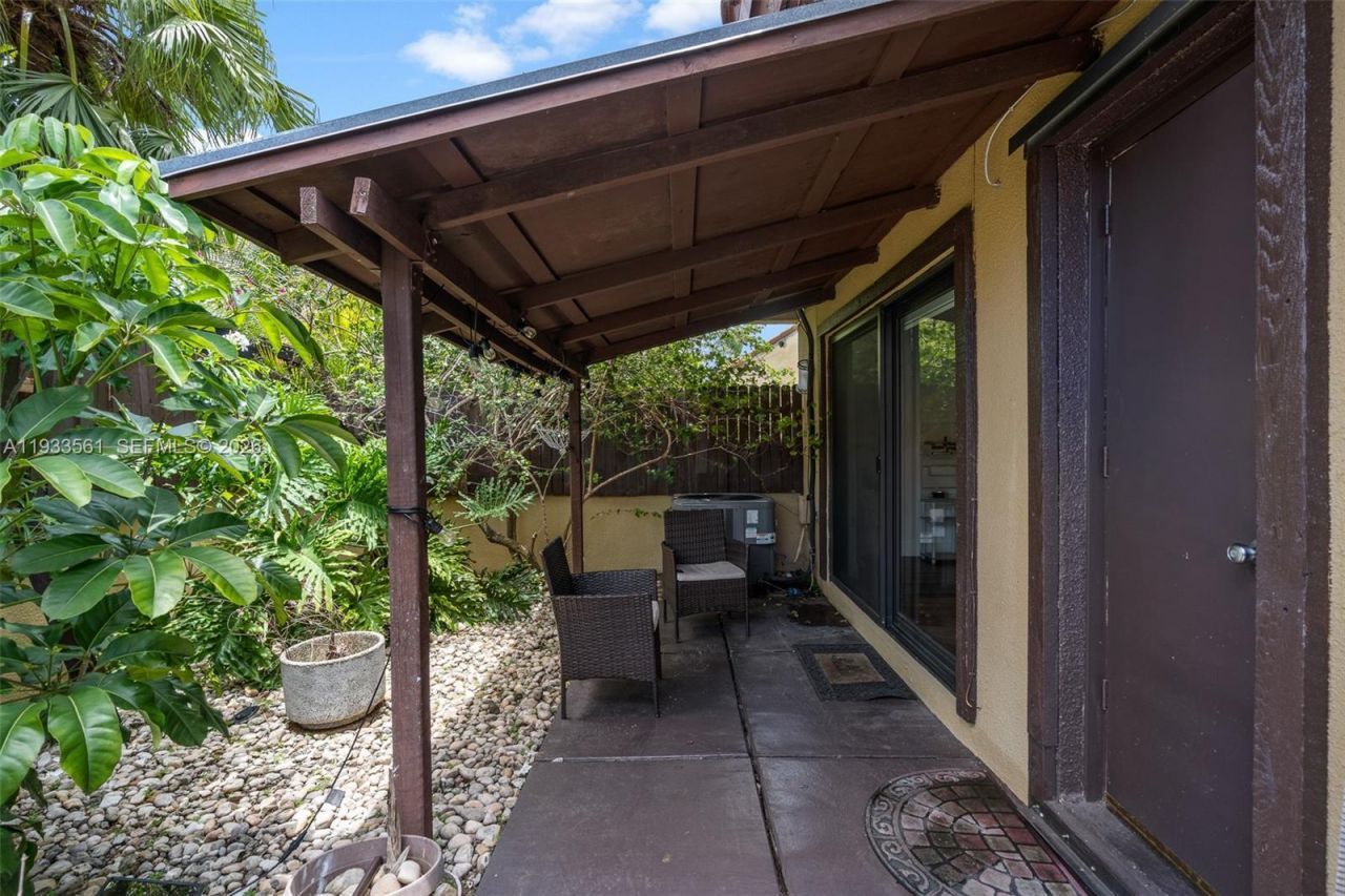 1030 NE 202nd Ter, Miami, FL 33179 Photo