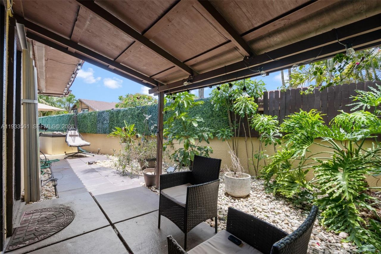 1030 NE 202nd Ter, Miami, FL 33179 Photo