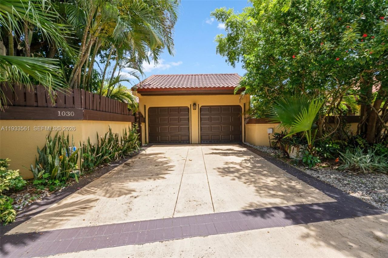 1030 NE 202nd Ter, Miami, FL 33179 Photo