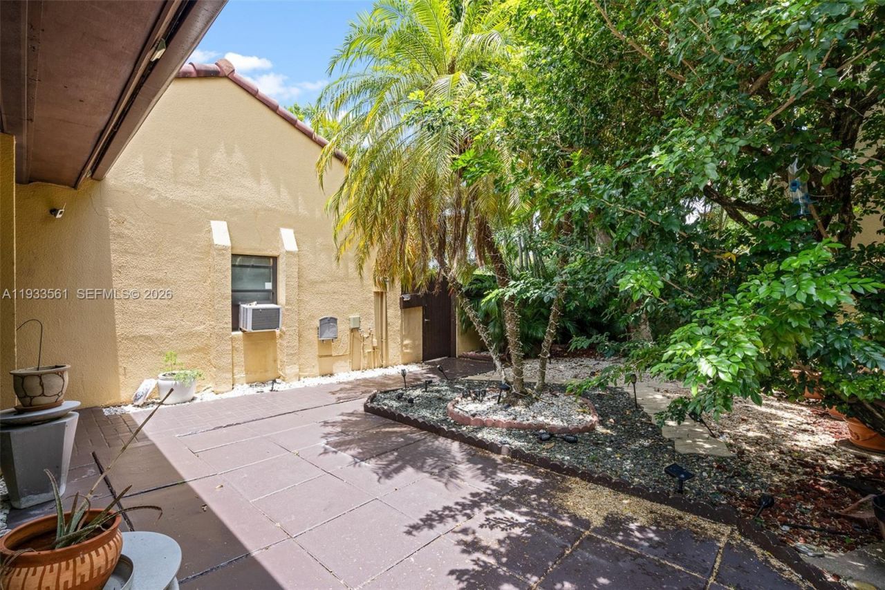 1030 NE 202nd Ter, Miami, FL 33179 Photo